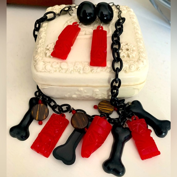 Tiki Earring & Necklace Set! 🌴 - Picture 2 of 2